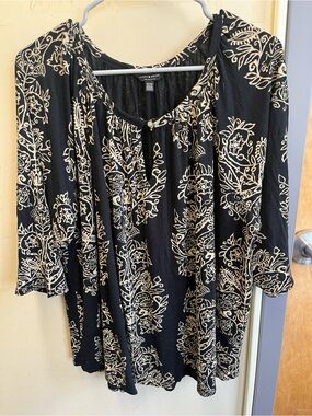 Lucky Brand Black and Cream Floral Peasant Top size 3X